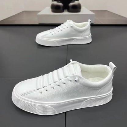 Modische minimalistische Sportschuhe für Männer