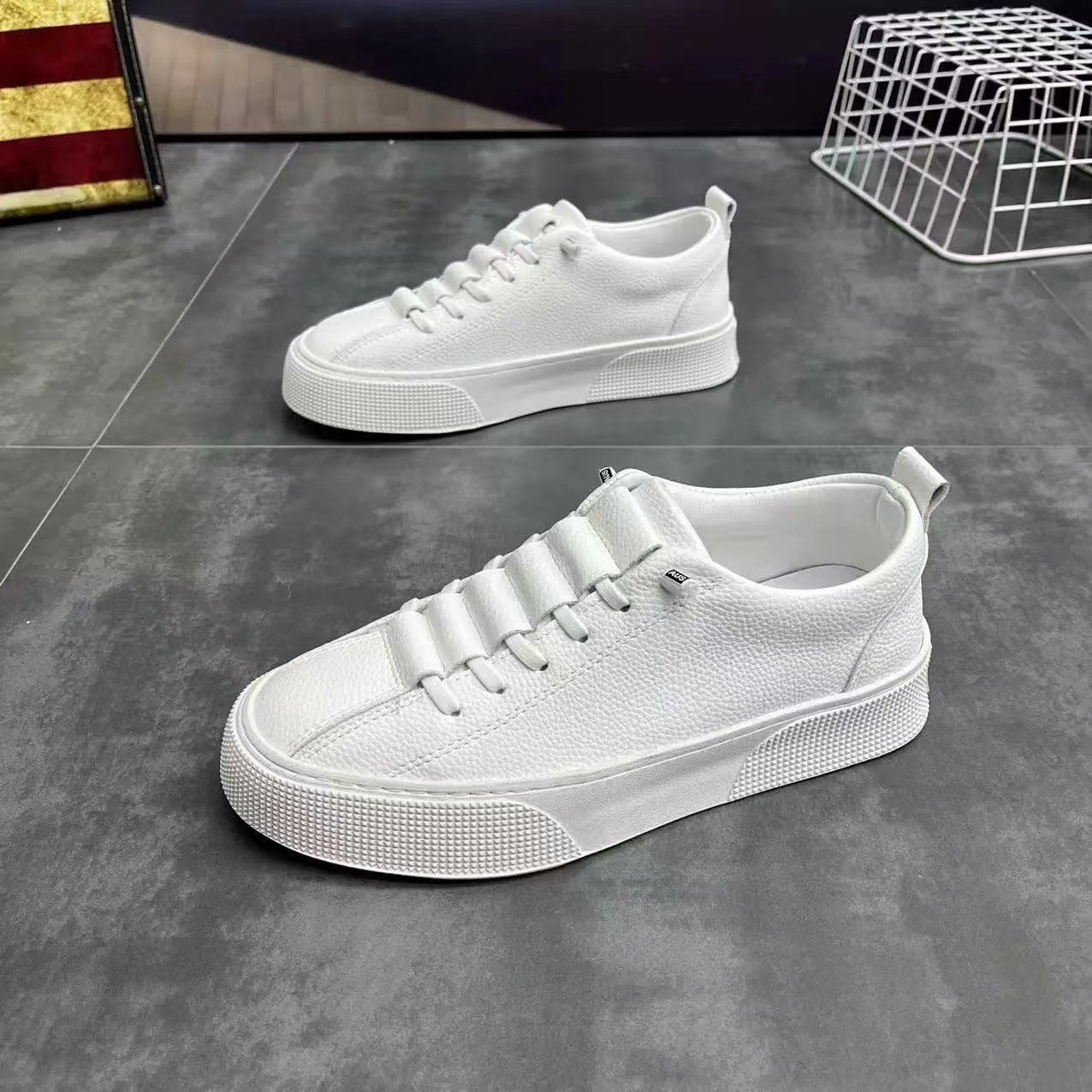 Modische minimalistische Sportschuhe für Männer