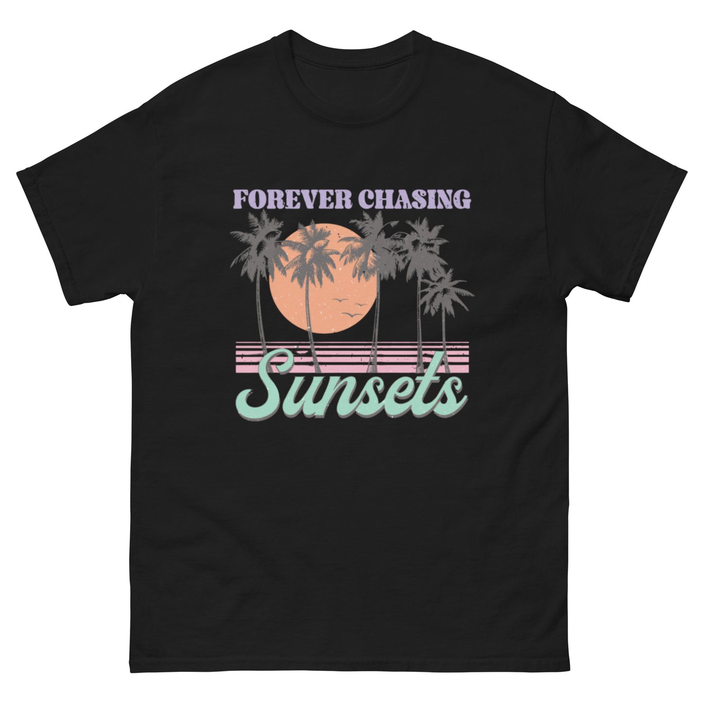 Forever Chasing Sunsets Unisex T-Shirt – Trage die Magie des Sonnenuntergangs