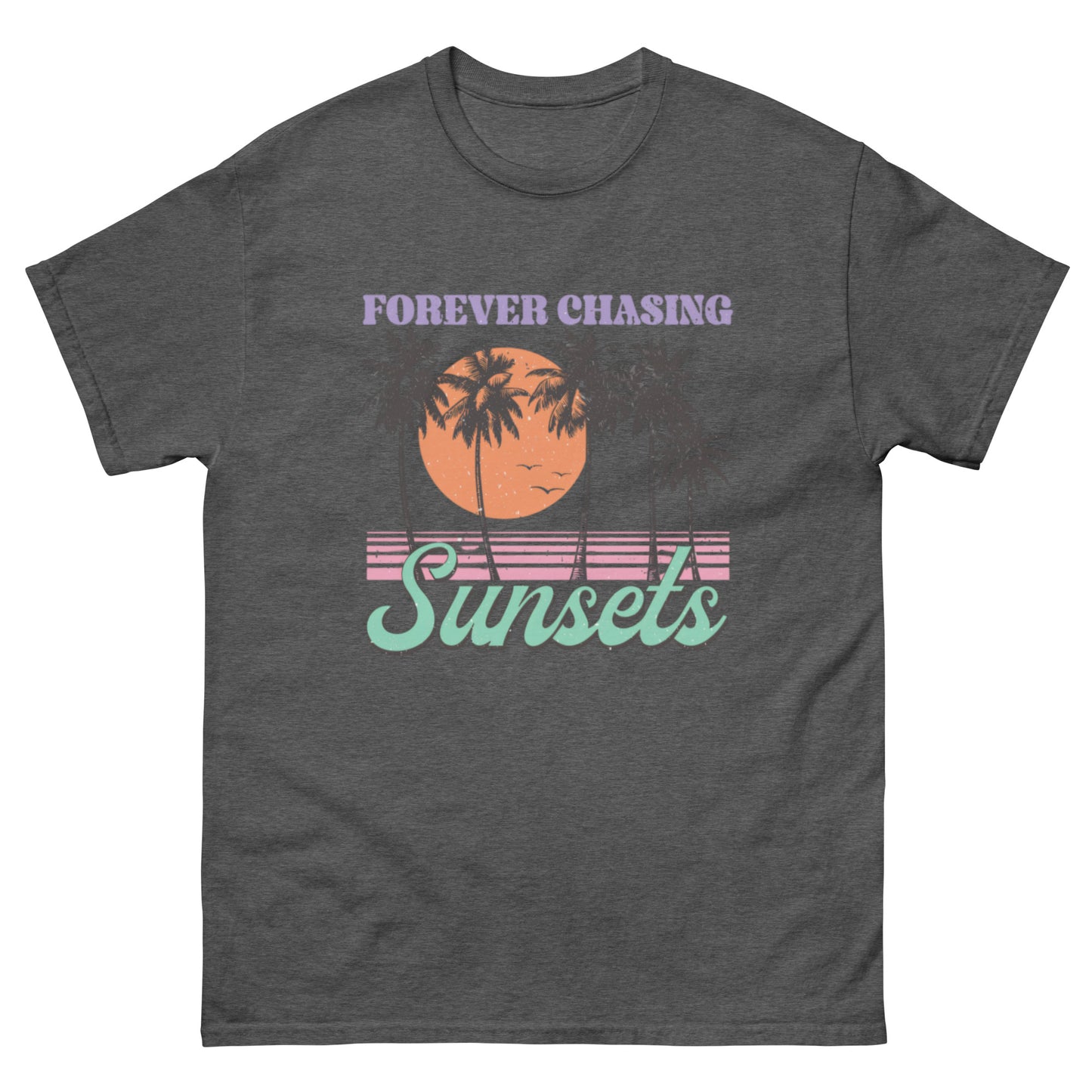 Forever Chasing Sunsets Unisex T-Shirt – Trage die Magie des Sonnenuntergangs