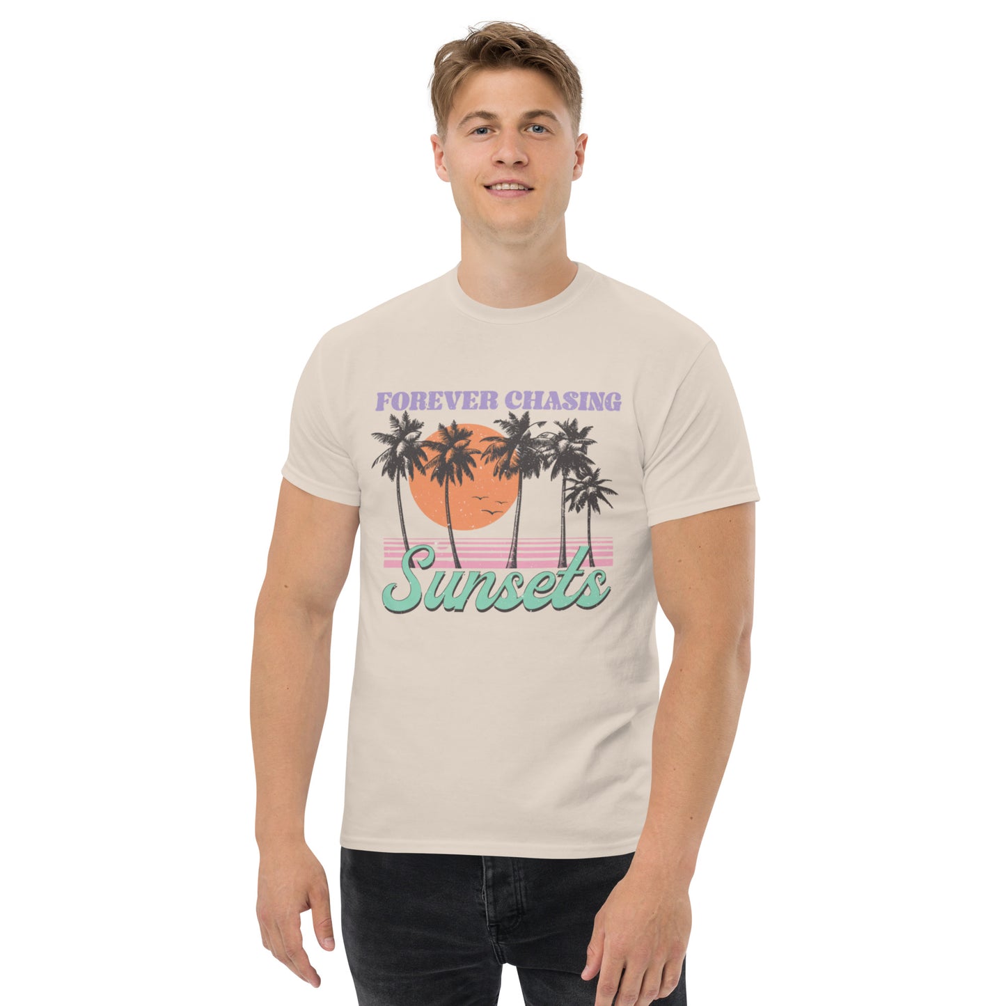 Forever Chasing Sunsets Unisex T-Shirt – Trage die Magie des Sonnenuntergangs