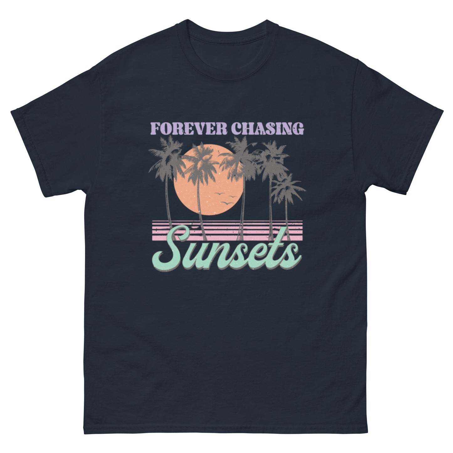 Forever Chasing Sunsets Unisex T-Shirt – Trage die Magie des Sonnenuntergangs