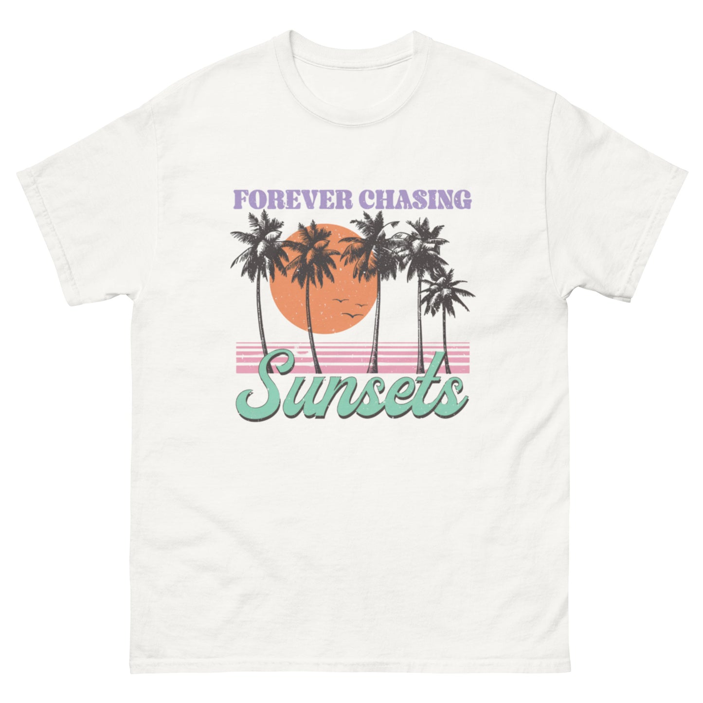 Forever Chasing Sunsets Unisex T-Shirt – Trage die Magie des Sonnenuntergangs